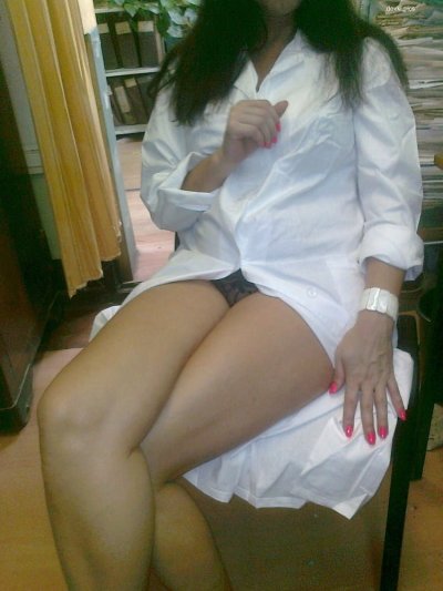 Развратная красотка наслаждается интимом