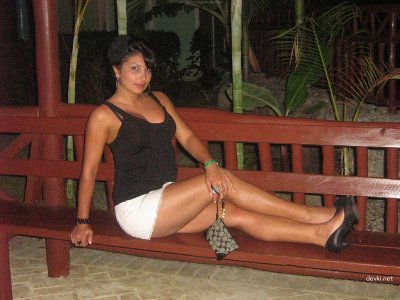 Большегрудая девчонка с аппетитной пилоткой