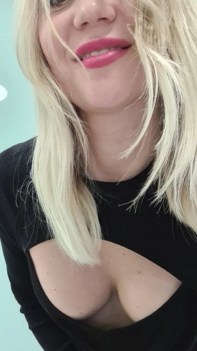 Обожаю, когда меня удовлетворяют несколько парней одновременно!