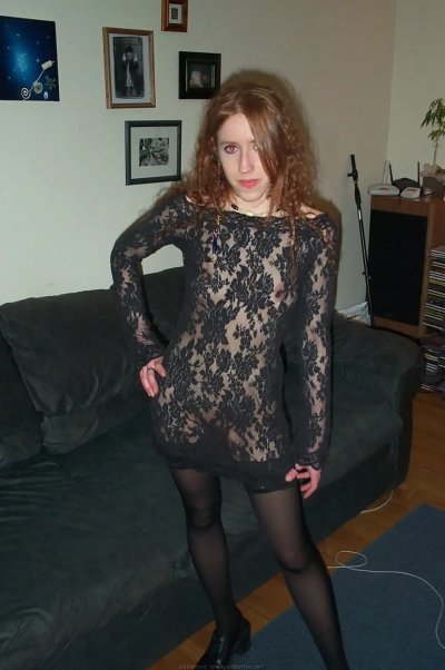 Горячая рыжая бестия демонстрирует свои откровенные снимки