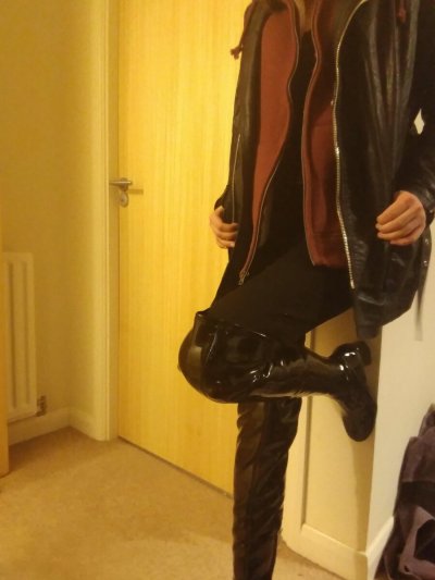 Огненная красотка в чулочках - новое видео!