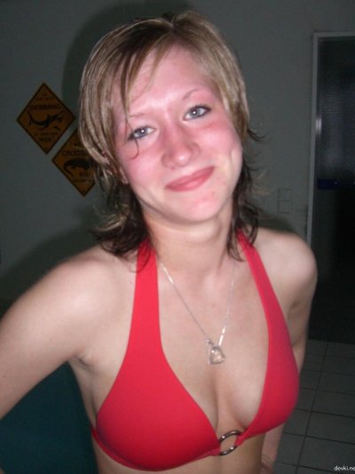 Крошка радует своего парня на порно-сайте