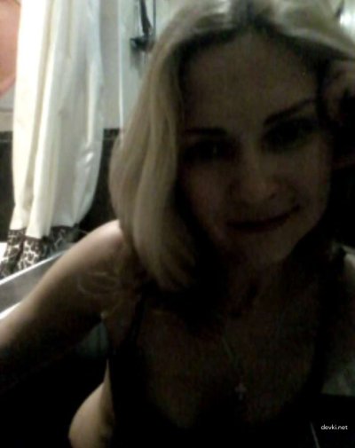 Развратная блондинка с обворожительной задницей.