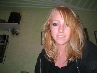 Шаловливая красотка демонстрирует свое обнаженное тело