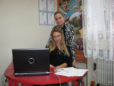 Сексуальные снимки тонкой дамы с гладкой интимной зоной