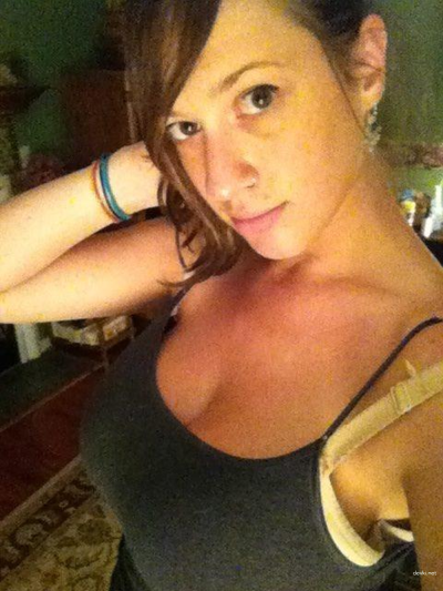 Грудастая красотка с обворожительным бюстом