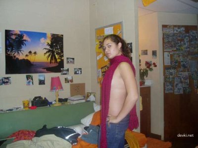 Развратная шалунья в студенческом общаге