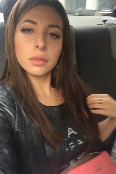 Фото от красотки с расставленными ногами - откровенные снимки для взрослых