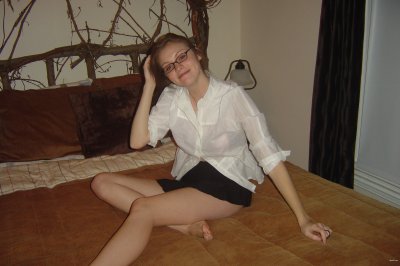 Демонстрирует свои прелести