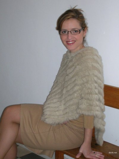 Хочешь увидеть, как эта девушка раздевается перед камерой?