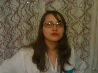 Очаровательная девушка в очках делает тебе приятное удовольствие