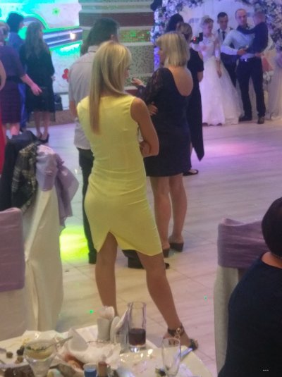 Неудержимая красотка с пышными причёсками