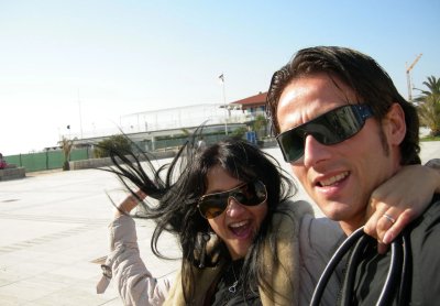 Горячая красотка облизывает толстый член