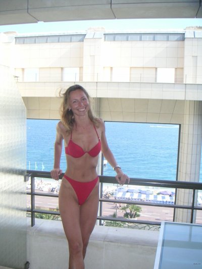 Интимные снимки подтянутой дамы в отпуске