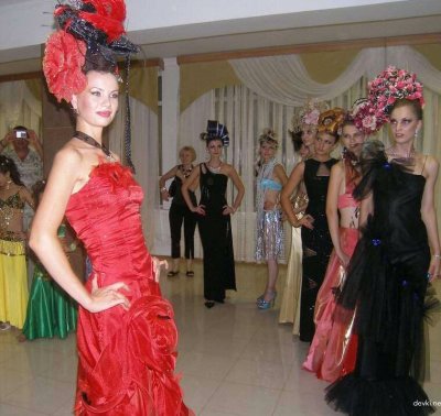 Сексуальные игры с великолепной стройной красавицей!