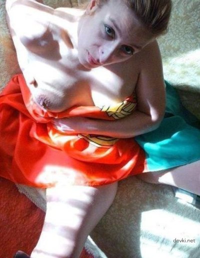 Подруга открывает свои прелести