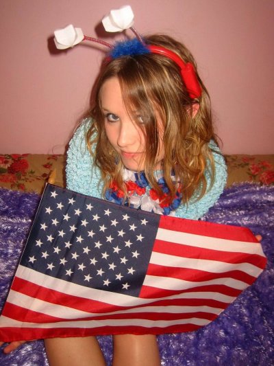 Интимное фото обнаженной красотки в уютной обстановке