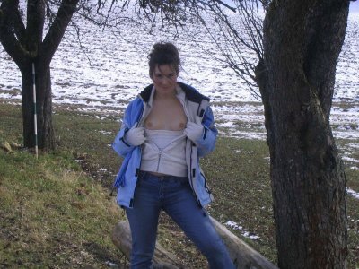 Обожает, когда его девушка в соблазнительных чулках