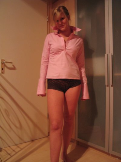 Соблазнительные игры юной красавицы