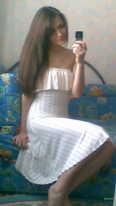 Грудастая красотка запечатлела свое обнаженное тело на камеру