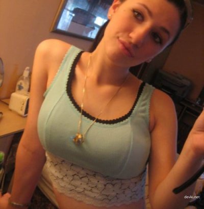 Соблазнительница позирует на интимные снимки