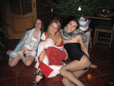 Шлюшки дрочат и трахаются в жестком порно