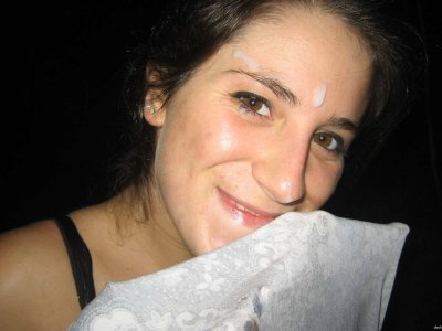 Сисястая красотка отсасывает толстый хуй