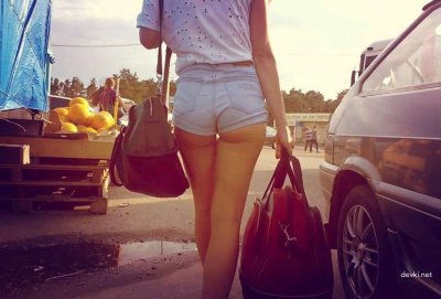 Соблазнительные задницы молодых красавиц в мини-шортах: не пропусти!