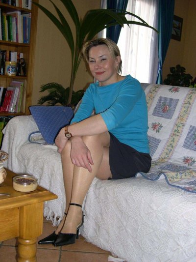 Зрелая красотка наслаждается оральными удовольствиями!