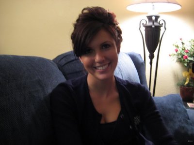 Чувак снимает свою обнаженную подругу на камеру