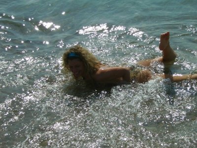 Страстная девушка обожает прыгать на пенисе