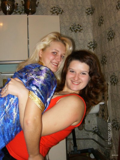 Девчонки обожают делать сексуальные фото вместе