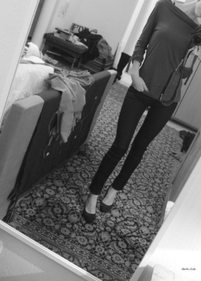 Сексуальная красотка снимает горячее фото своего тела