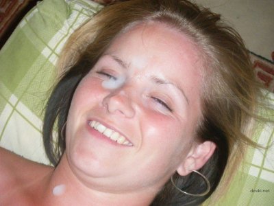 Сперма на лицах молоденьких красоток: домашнее порно