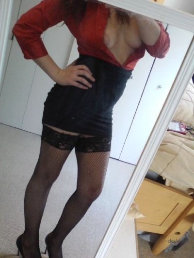 Сексуальная красотка демонстрирует свои прелести