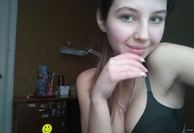Сексуальные снимки юной темноволосой красотки