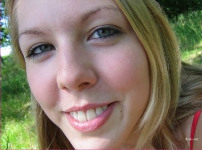 Пара занимается сексом на свежем воздухе, запечатлев момент на камеру (70 символов)