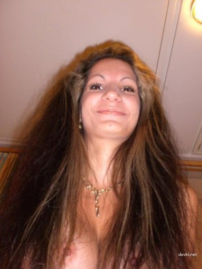 Обнаженная красотка на снимке - горячее предложение!