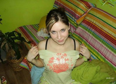 Девушка угощает парня оральным удовольствием