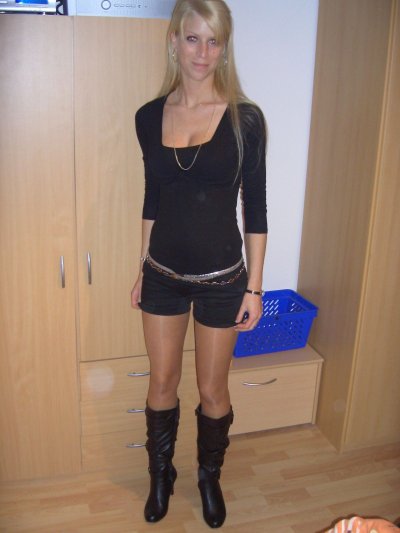 Отсасывает огромный пенис