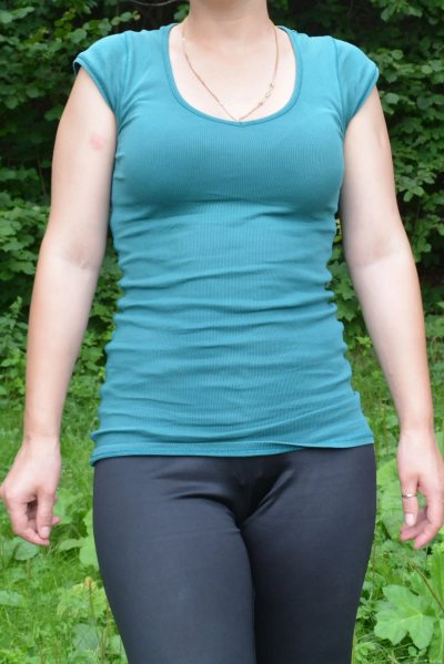 Моя приятельница раздевается перед мной ради фотосессии