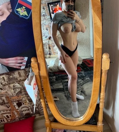 Ого, какая задница, какие груди у нее!