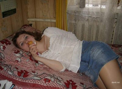 Девушка без нижнего белья: горячие фото и видео