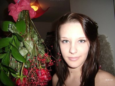 Сексапильная девочка показала приятелю свою промежность