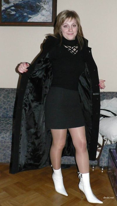 Позабавилась с пенисом и занялась сексом в автомобиле