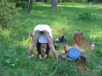 Блондинка 18 лет снимает трусики — сочная попка в селфи
