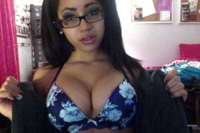 Очаровательная девушка с великолепными формами, которая покорит вас