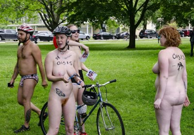 Подглядыватели организовали вечеринку на байках