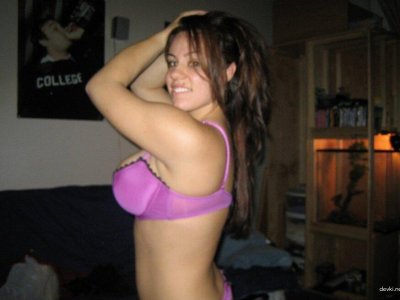 Интимные снимки милой красотки с обворожительным бюстом