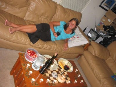 Очаровательная красавица страстно радует мужчину оральными ласками